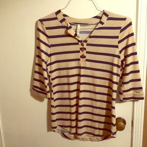Beige/navy striped top